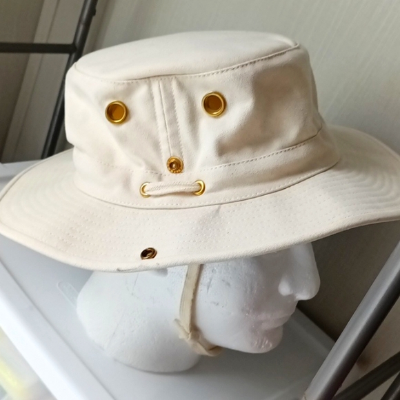 Outback Cotton Sun Khaki Hat by none other than Tilley Endurables - Picture 3 of 9